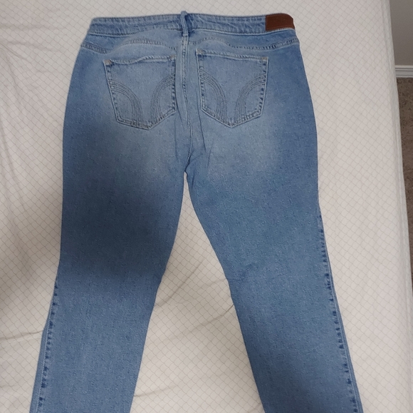 Hollister Jean's - Picture 2 of 6